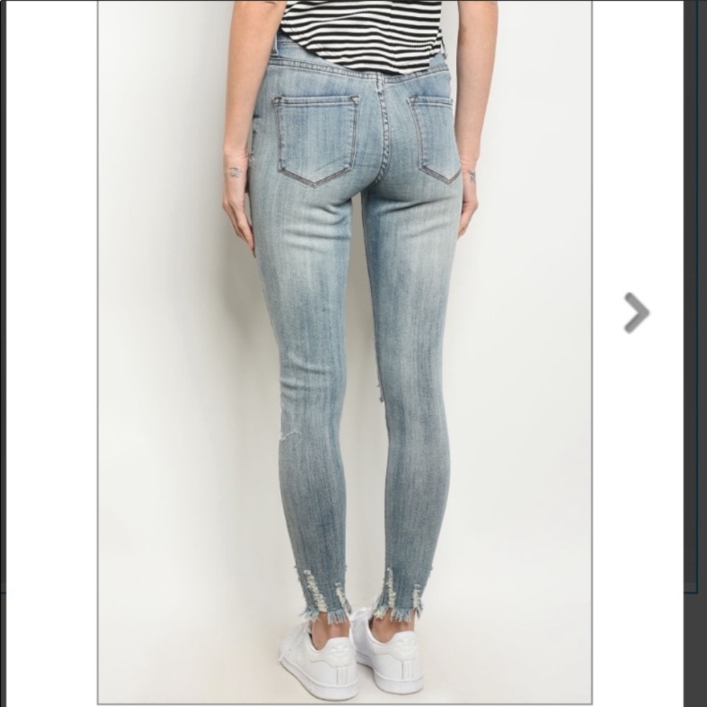 π2/$20π LAST 1 Womenβs Frayed Denim Light Skinny Jeans - Picture 7 of 8